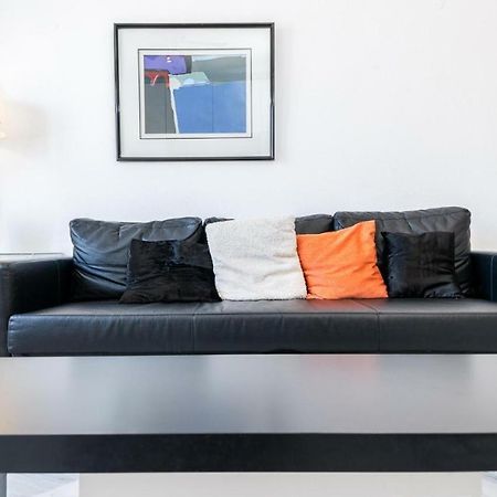 Lovely Suite With River Views And Parking مالقة المظهر الخارجي الصورة