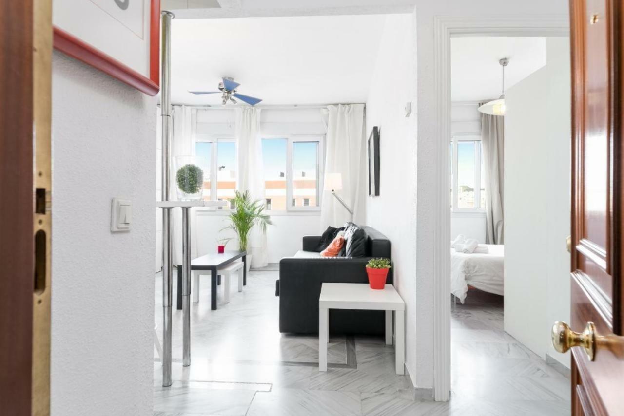 Lovely Suite With River Views And Parking مالقة المظهر الخارجي الصورة