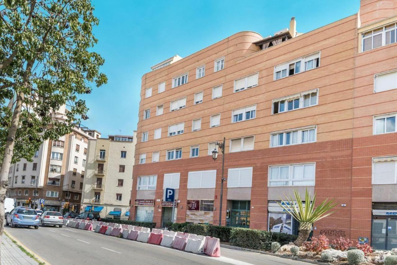 Lovely Suite With River Views And Parking مالقة المظهر الخارجي الصورة