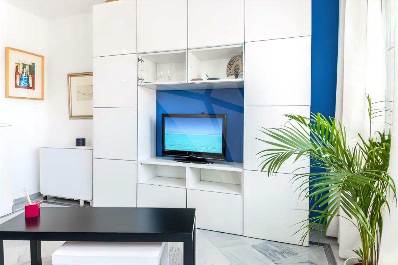 Lovely Suite With River Views And Parking مالقة المظهر الخارجي الصورة