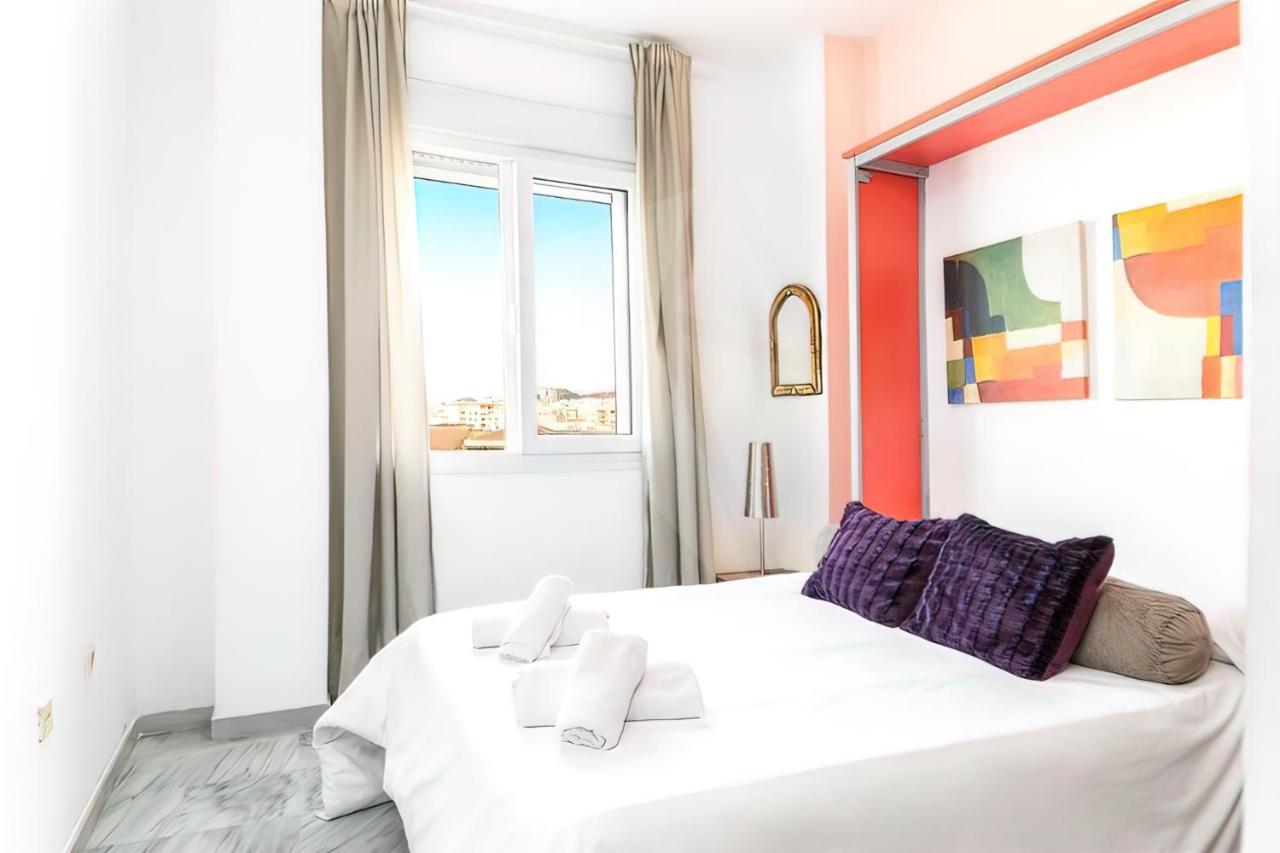 Lovely Suite With River Views And Parking مالقة المظهر الخارجي الصورة